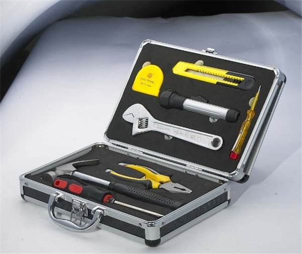 黑色铝合金工具箱